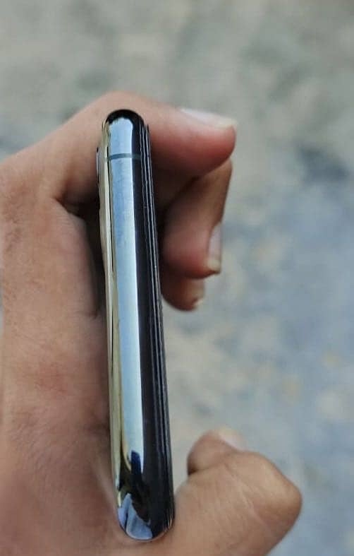 Apple iPhone 11 Pro Max 2