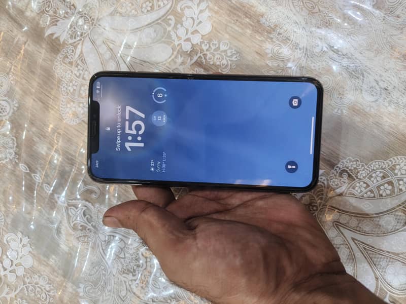 Apple iPhone XS Max 2