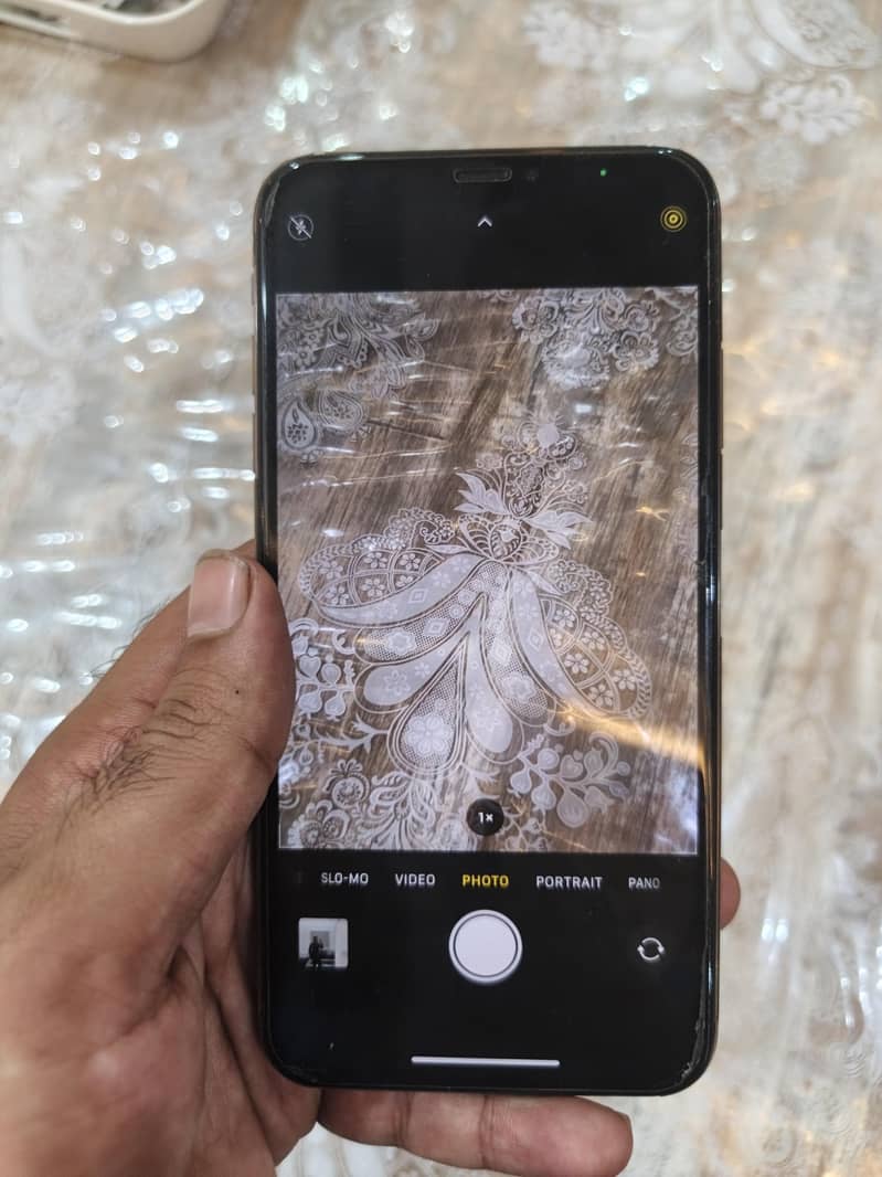 Apple iPhone XS Max 7