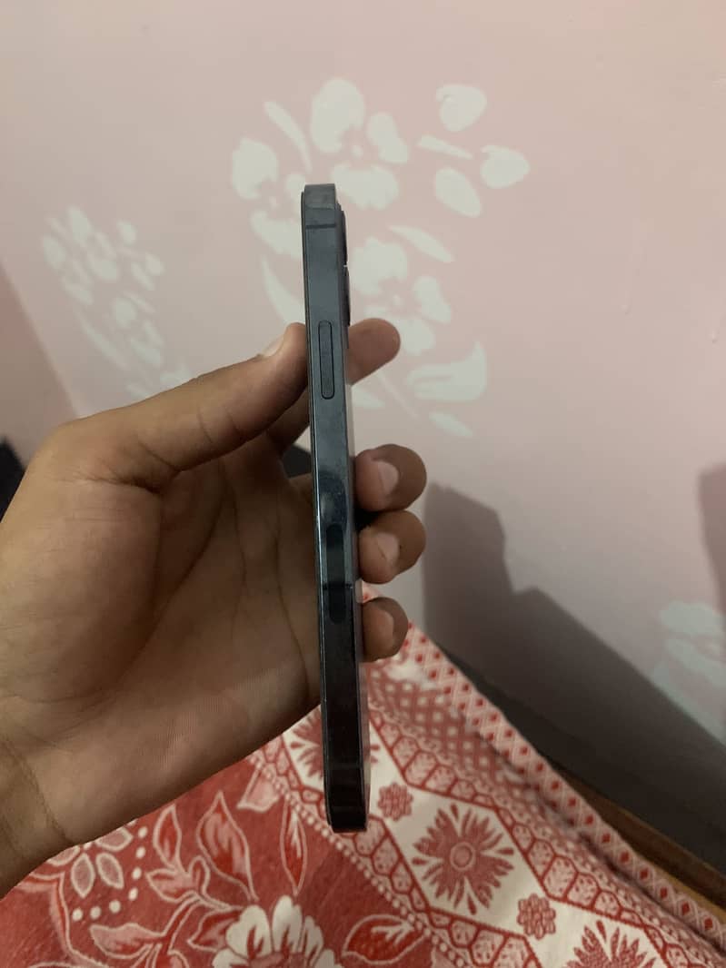 Apple iPhone 12 Pro 3