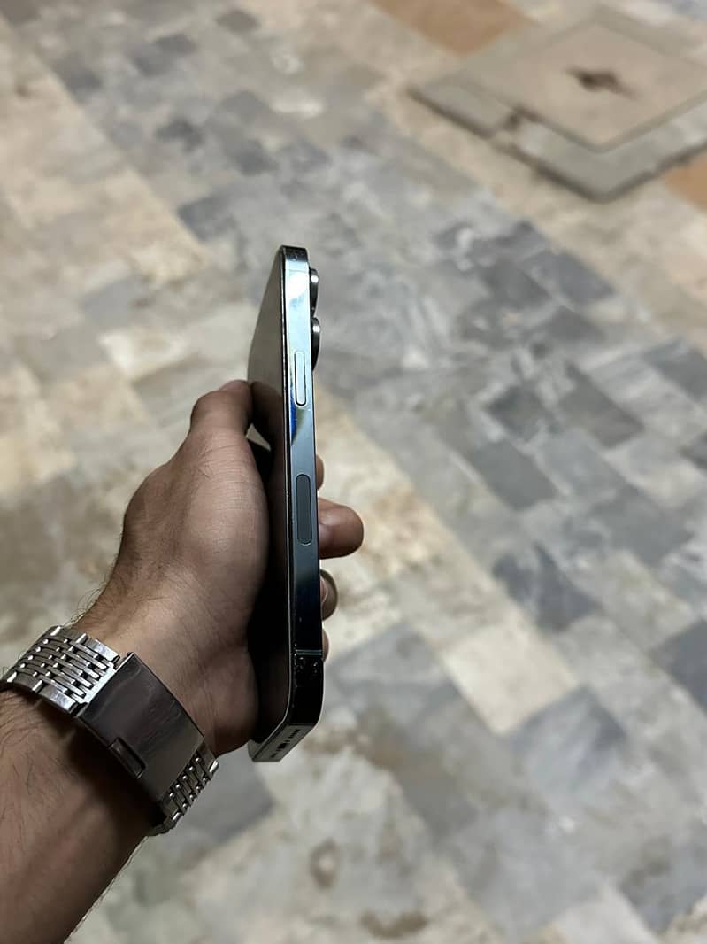 Apple iPhone 13 Pro 2