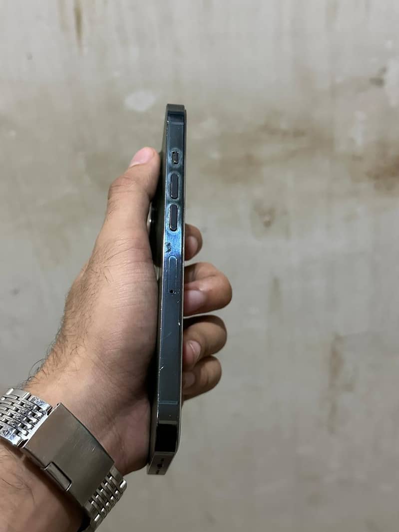 Apple iPhone 13 Pro 4