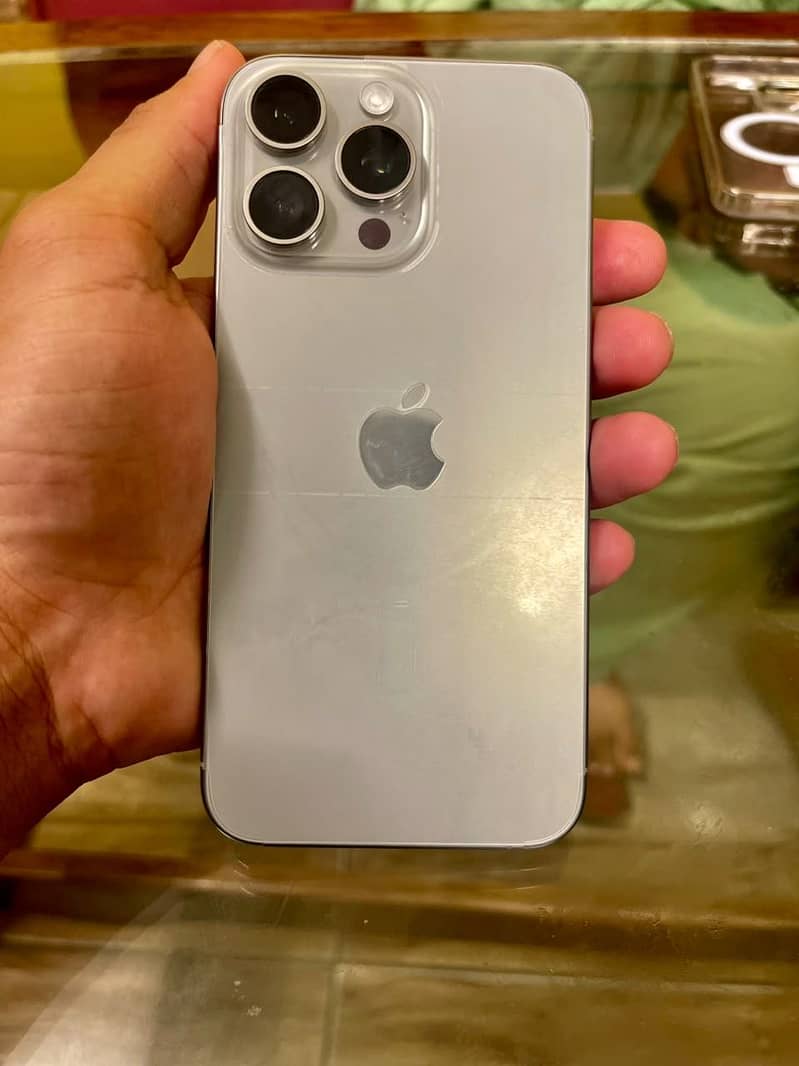 Apple iPhone 15 Pro Max 0