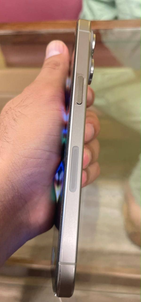 Apple iPhone 15 Pro Max 2