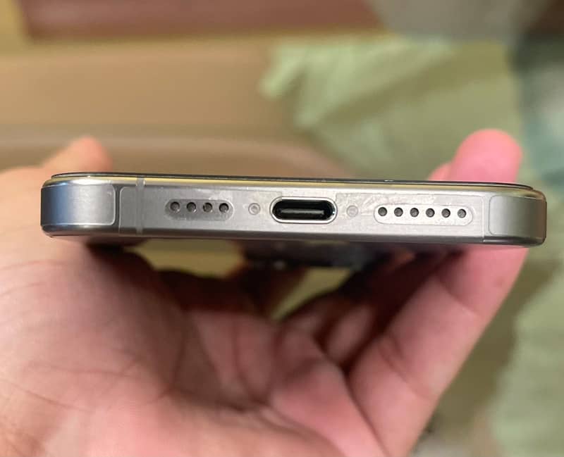 Apple iPhone 15 Pro Max 3