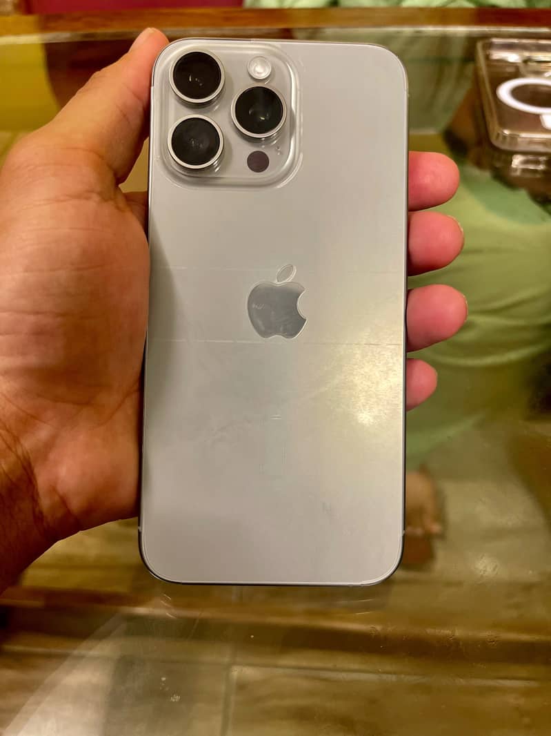 Apple iPhone 15 Pro Max 6