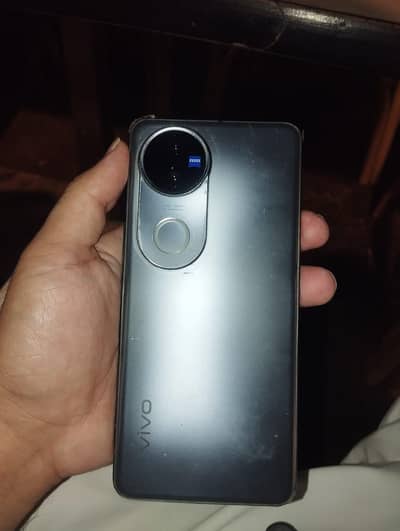 Vivo V50