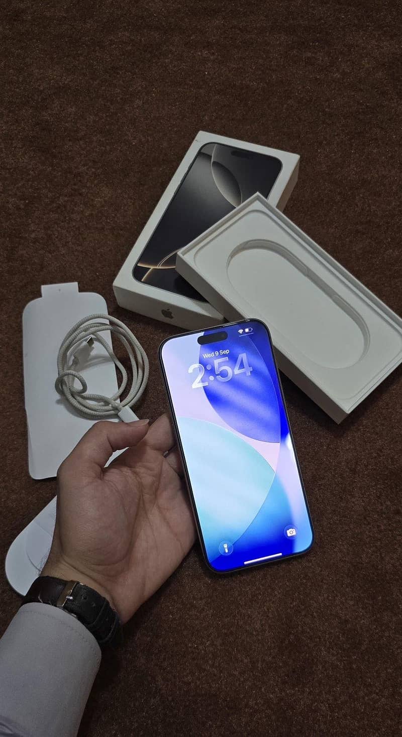 Apple iPhone 16 Pro Max 6