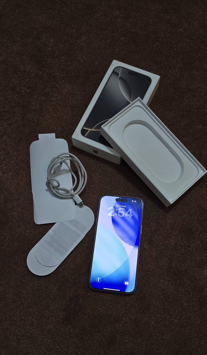 Apple iPhone 16 Pro Max 8