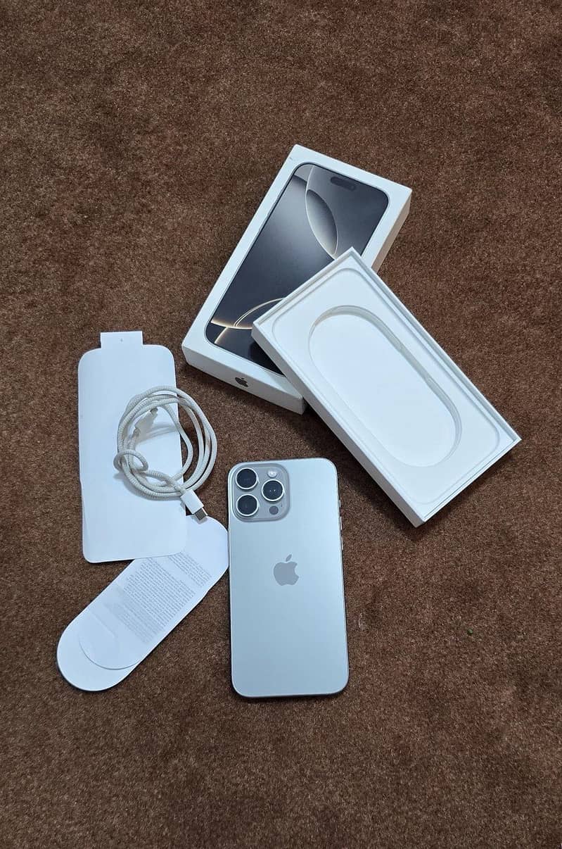 Apple iPhone 16 Pro Max 10
