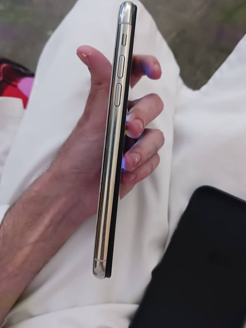 Apple iPhone X 3