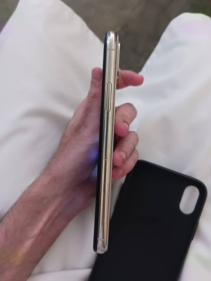 Apple iPhone X 4