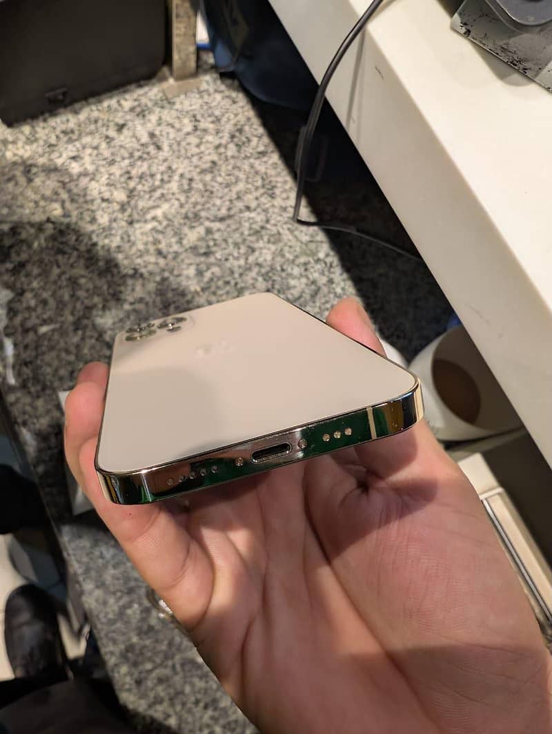 Apple iPhone 12 Pro 3