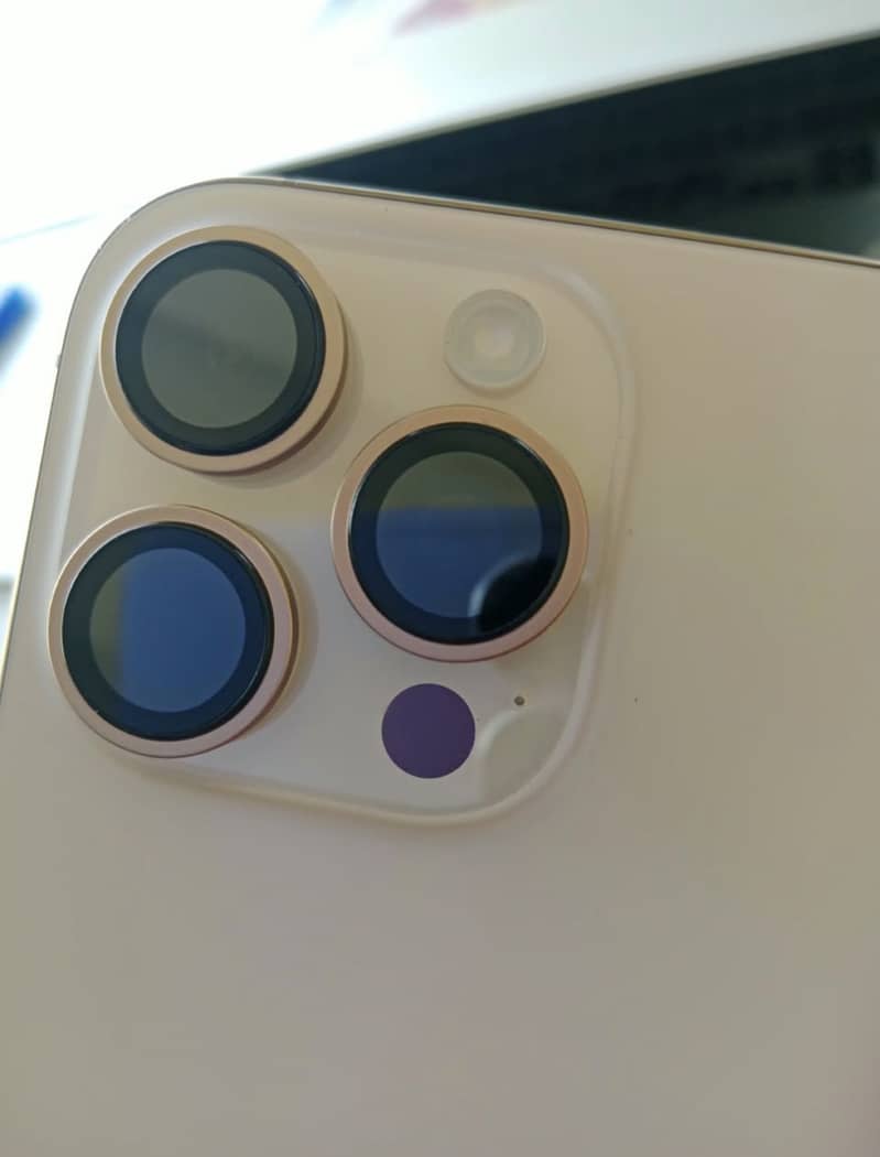 Apple iPhone 16 Pro Max 2