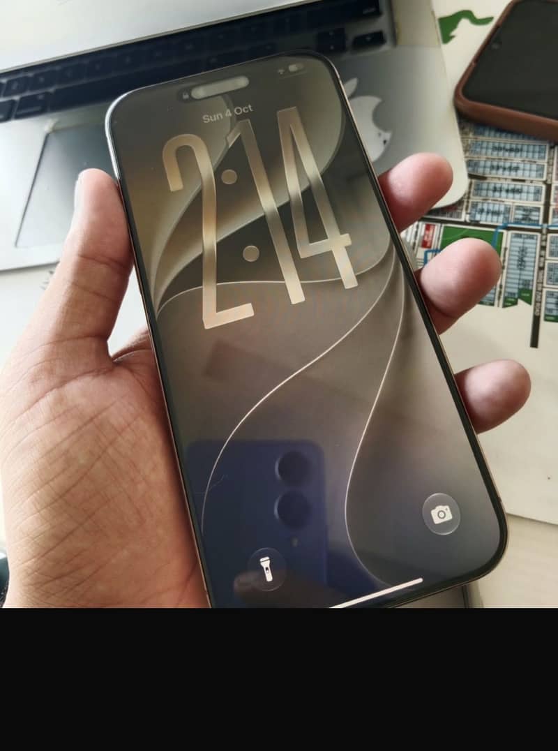 Apple iPhone 16 Pro Max 1