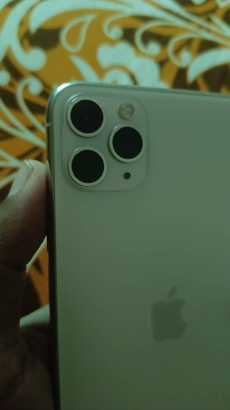 Apple iPhone 11 Pro Max 1