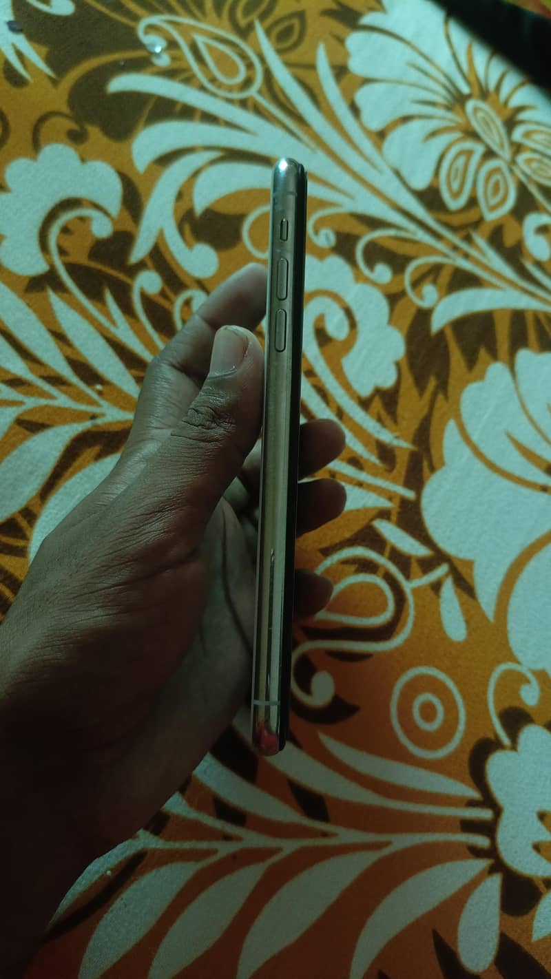Apple iPhone 11 Pro Max 3