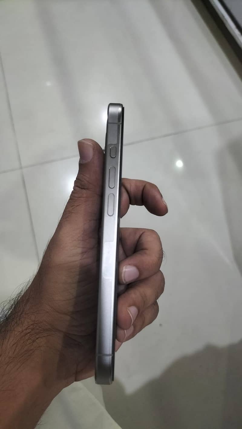 Apple iPhone 15 Pro JV 1