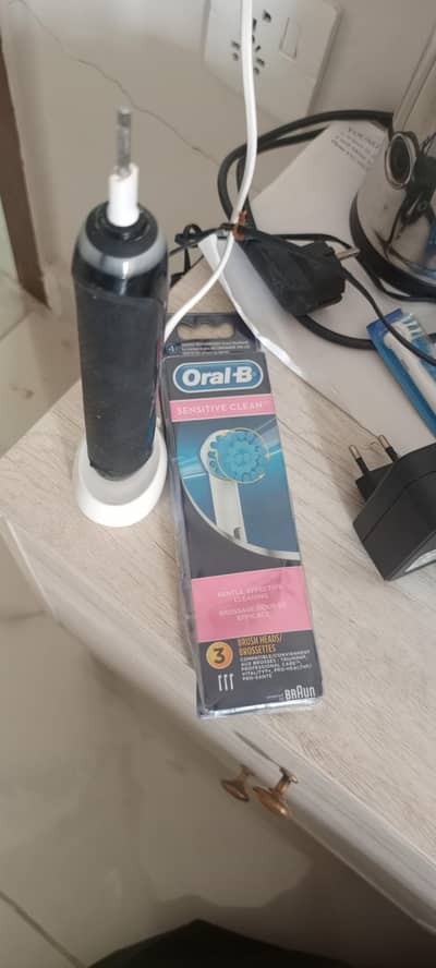 ORAL-B Genius with New 3 Heads