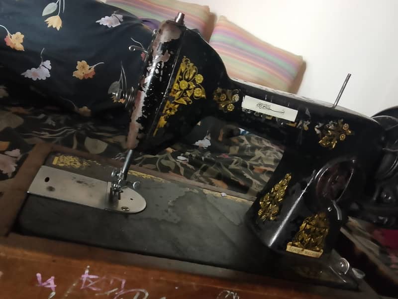 sewing machine 4
