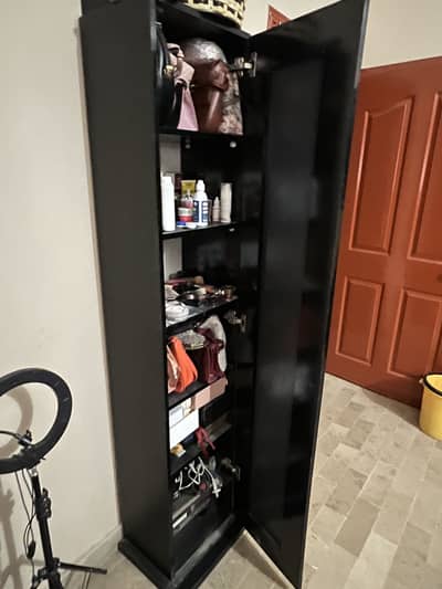 Full mirror with makeup storage