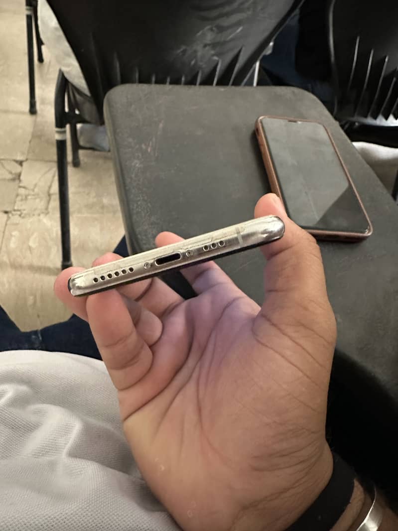 Apple iPhone XS 1