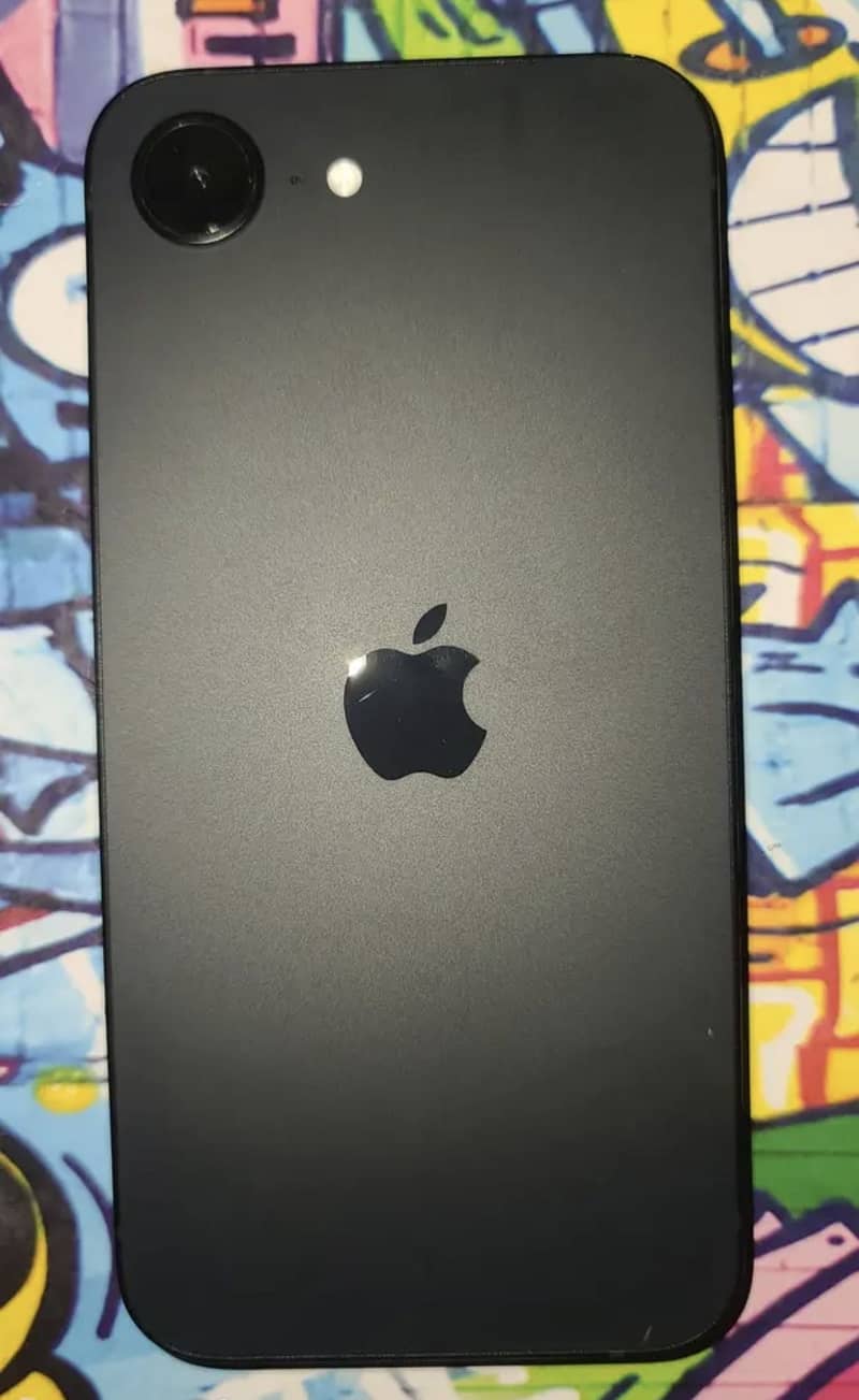 Apple iPhone 16e 1