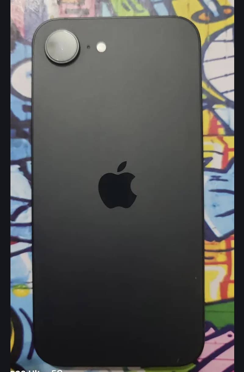 Apple iPhone 16e 3