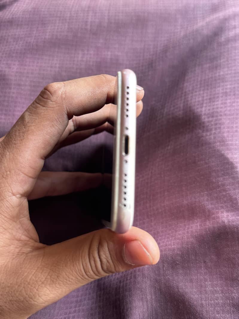 Apple iPhone 7 0
