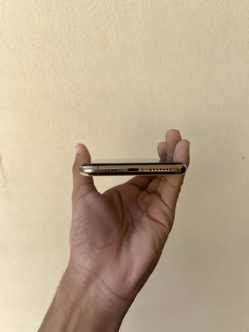 Apple iPhone 11 Pro Max 2