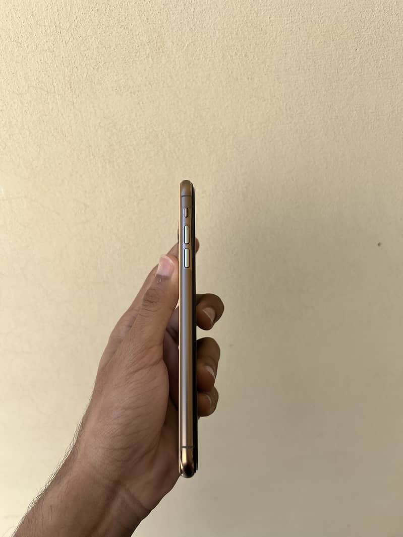 Apple iPhone 11 Pro Max 4
