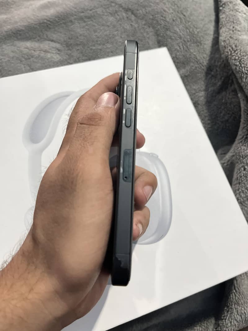 Apple iPhone 15 Pro 1
