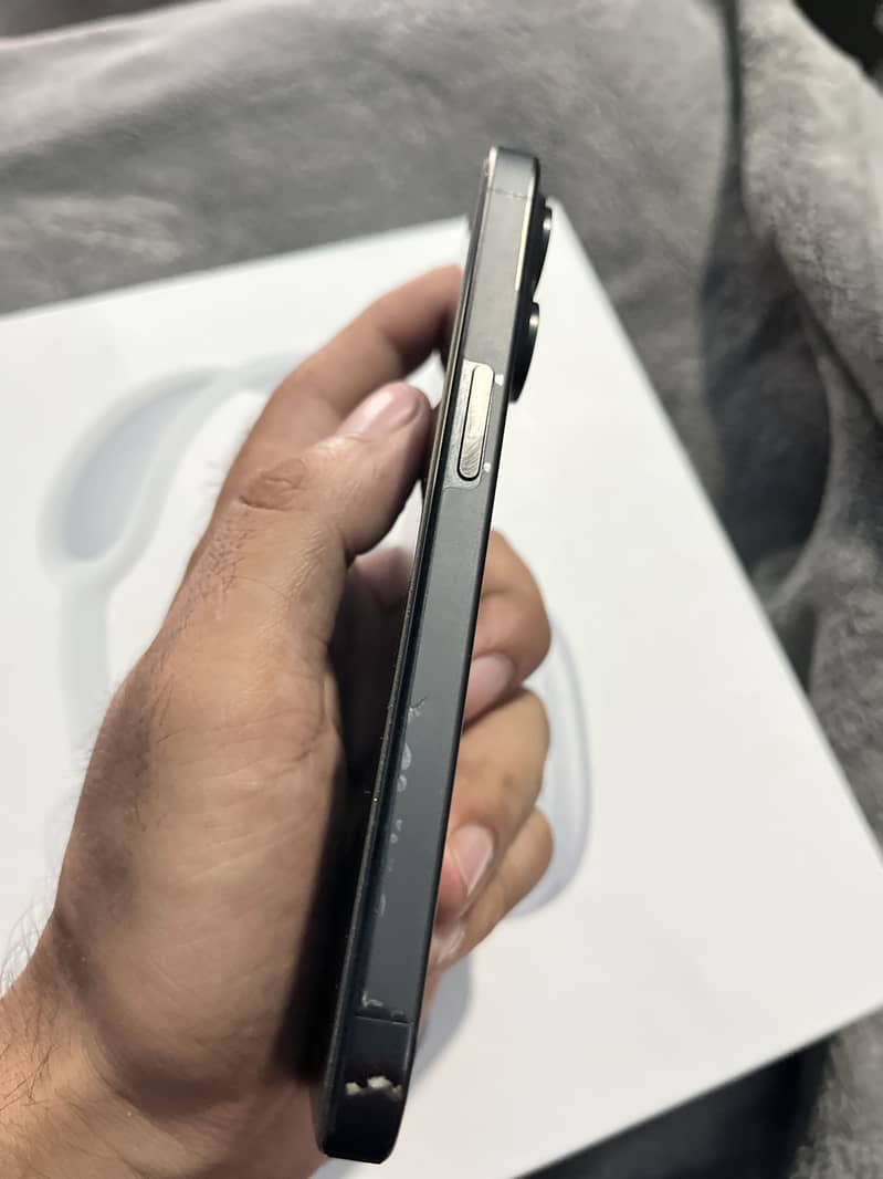 Apple iPhone 15 Pro 4