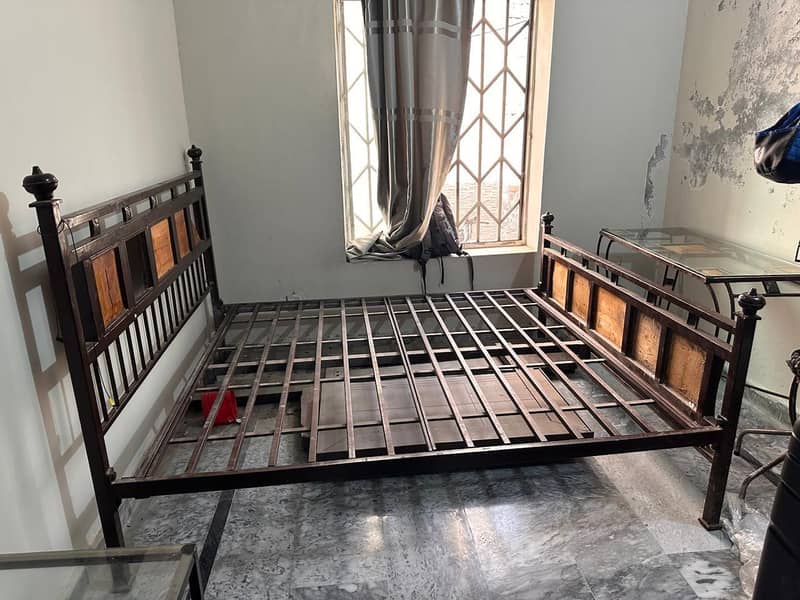 iron bed 1