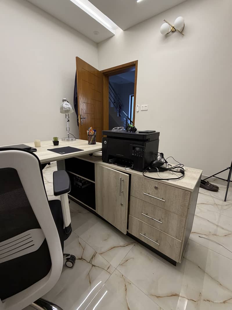 CEO office Table (Almost New) 3