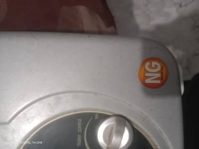 16D plus 7 ltr canon instant gyezer natural Gass good working cond