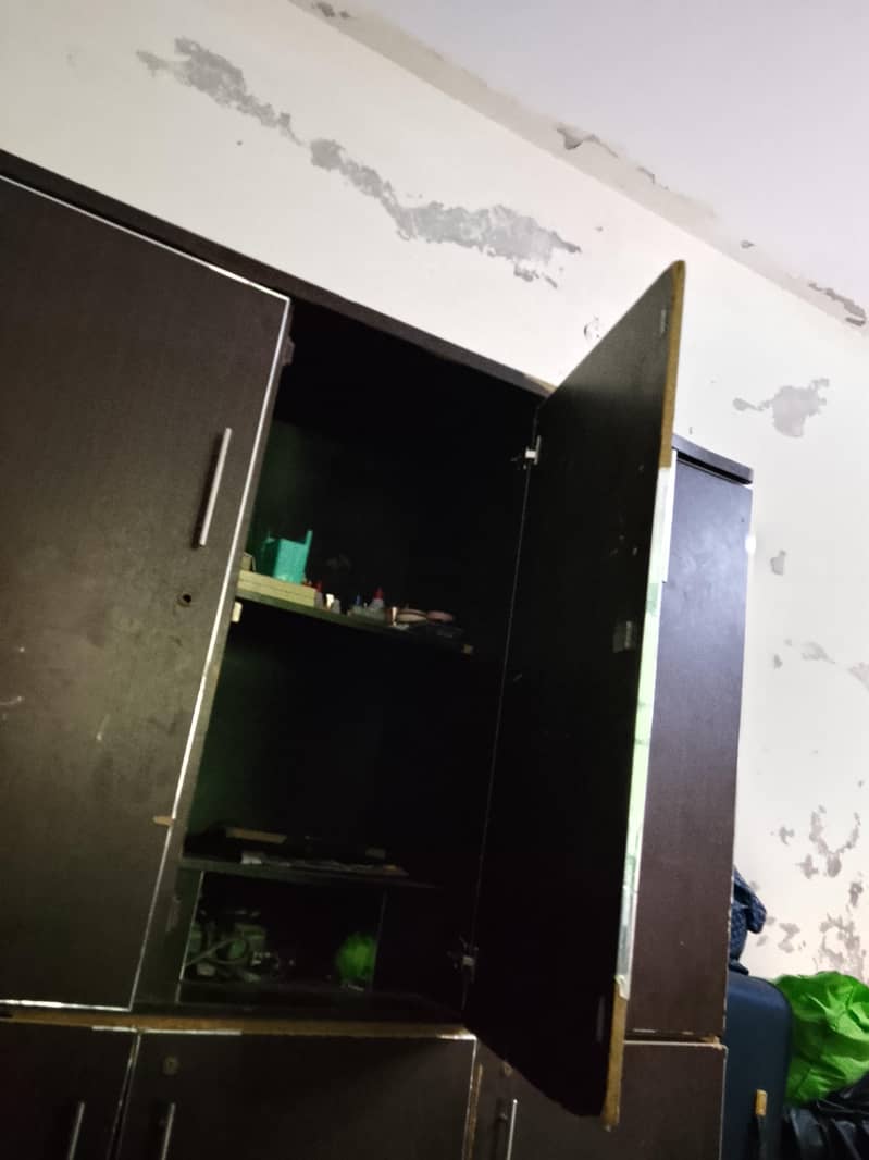 almari 3 door 2