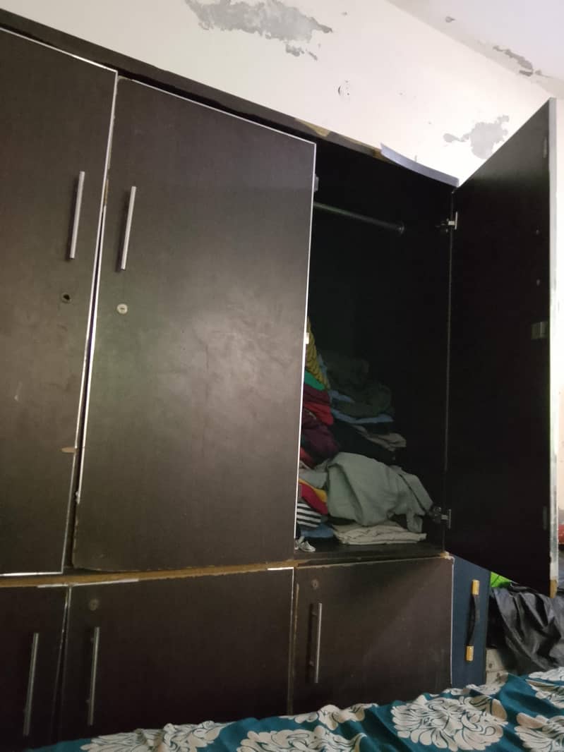 almari 3 door 4