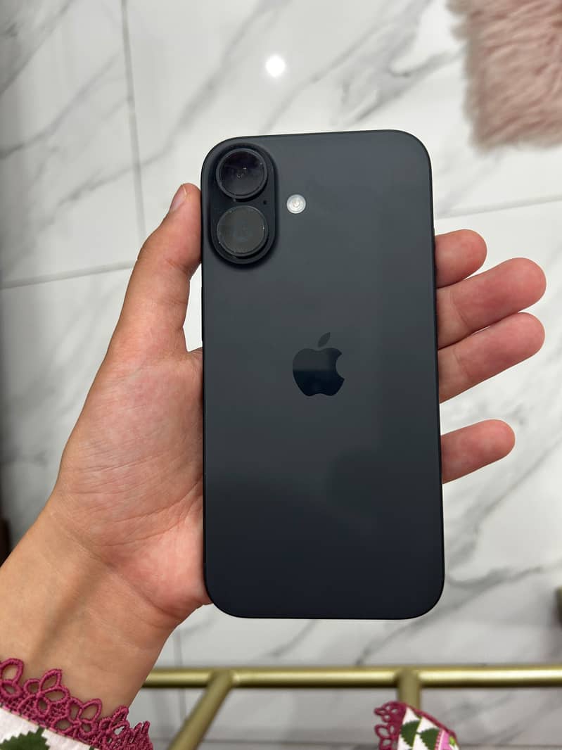 Apple iPhone 16 Black 2