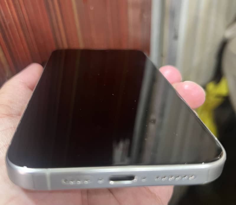 Apple iPhone 15 Pro Max 3