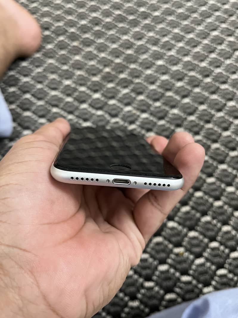 Apple iPhone SE second generation 20 model 0