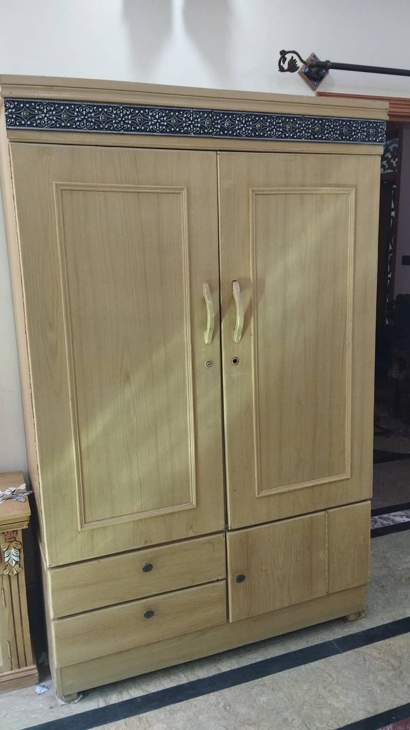 wardrobe 0