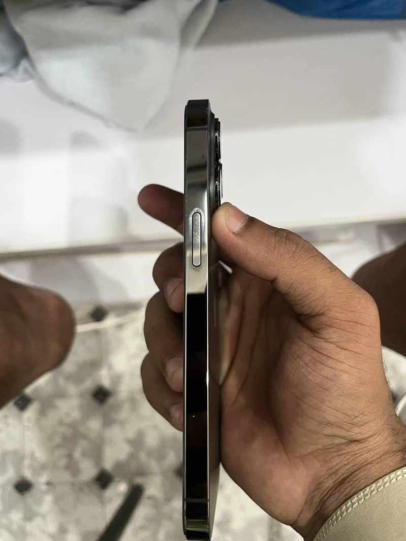 Apple iPhone 13 Pro 1