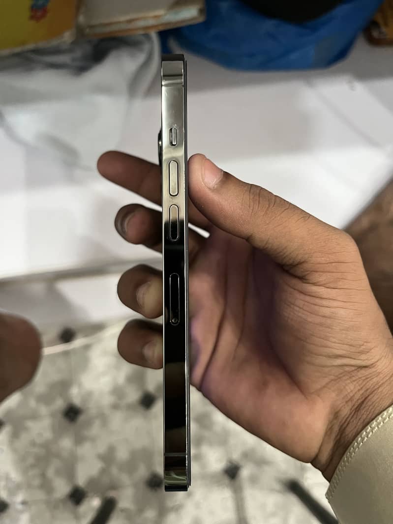 Apple iPhone 13 Pro 2