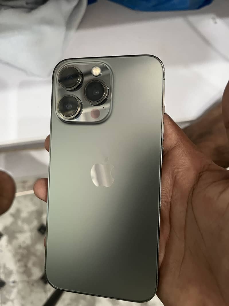 Apple iPhone 13 Pro 4