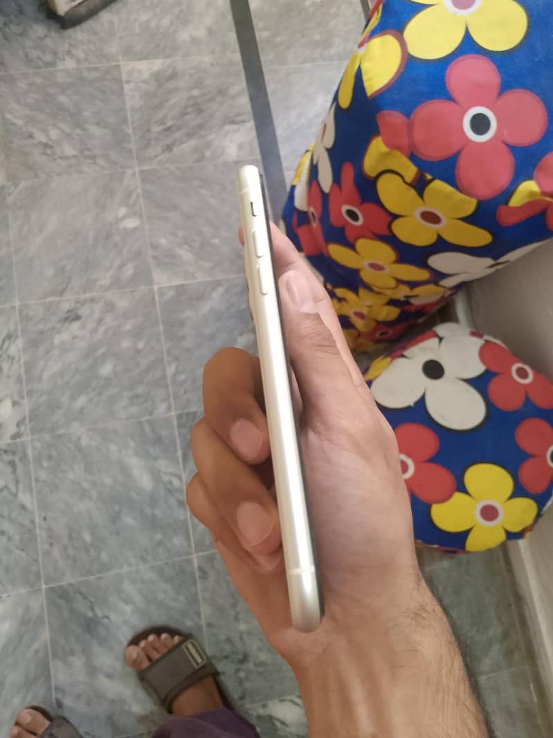 Apple iPhone 11 3