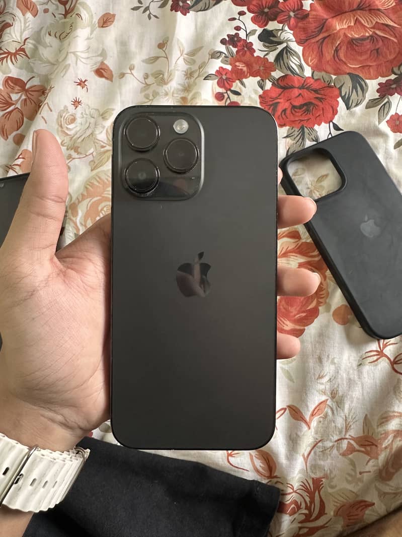 Apple iPhone 14 Pro Max 1