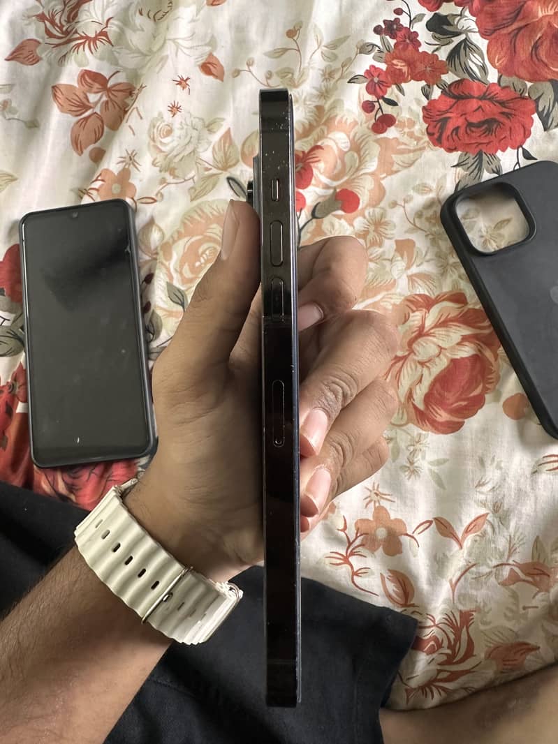 Apple iPhone 14 Pro Max 2