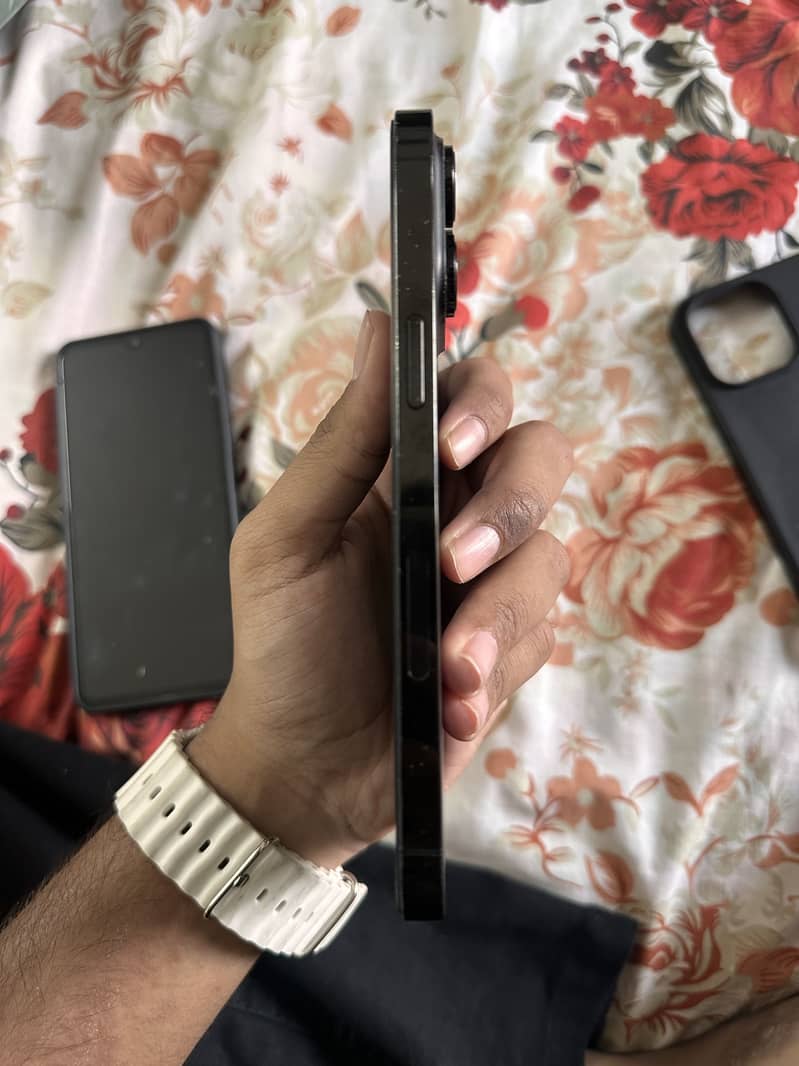 Apple iPhone 14 Pro Max 3