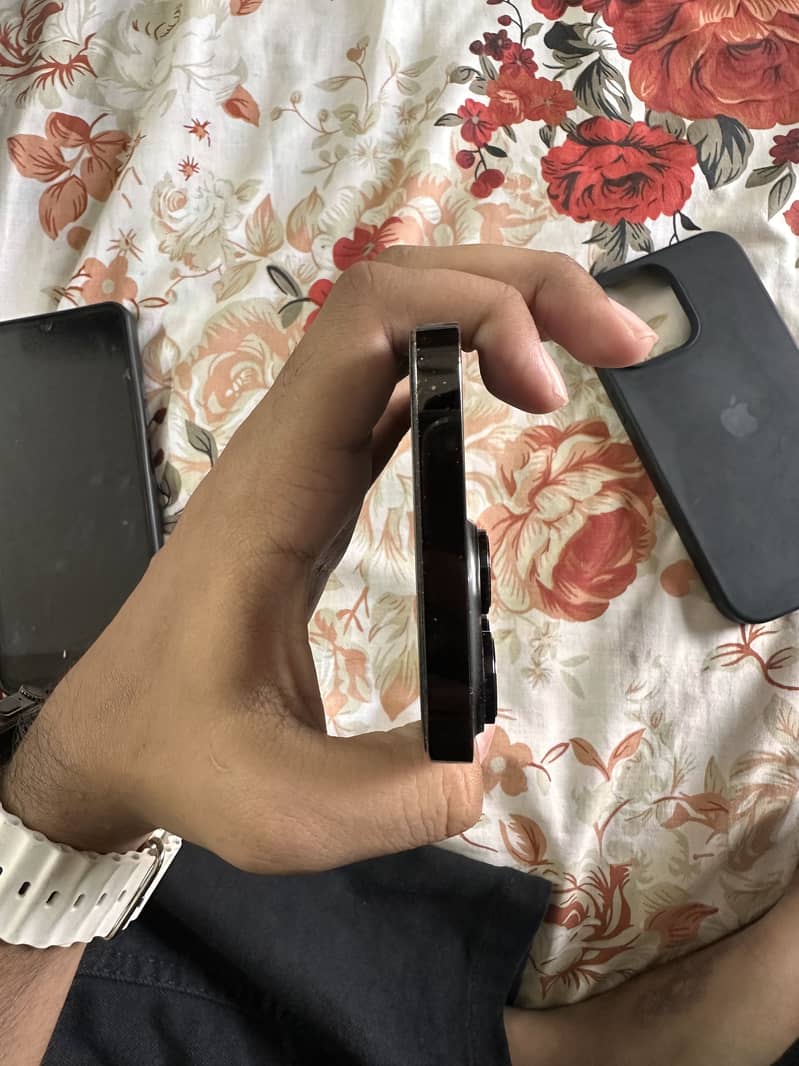 Apple iPhone 14 Pro Max 4
